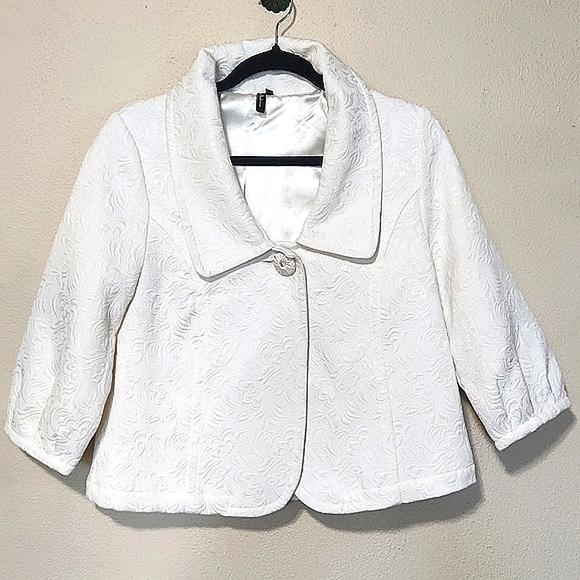 ambition Jackets & Blazers - Ambition Vintage Chic Jacquard Ivory Cropped 3/4 Sleeve Blazer Jacket Size M